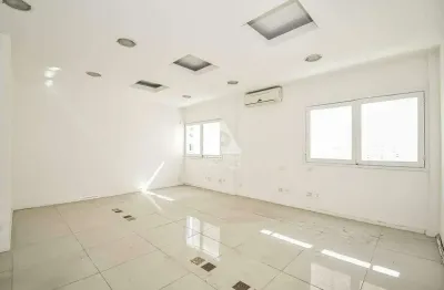 Sala comercial duplex reformada, 400 m² – pronta para uso e com vista livre