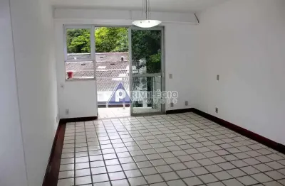 Excelente cobertura duplex, 4 quartos, 1 suíte, 3 vagas no cosme velho
