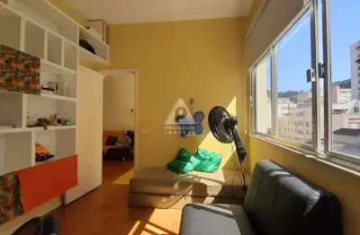 Amplo apartamento com 3 quartos e 2 banheiros sociais na gago coutinho. 95m². 1 vaga.