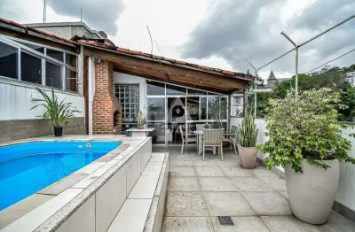 Cobertura com 140m², vista livre e 3 vagas em santa teresa