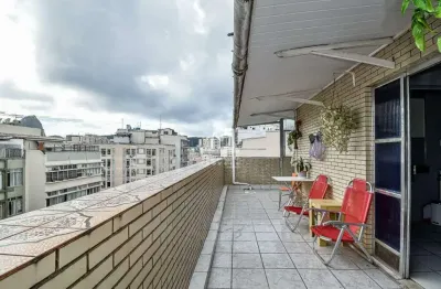 Cobertura no flamengo de 89m² com dois quartos, sala e cozinha integradas. vista livre e sol da manhã
