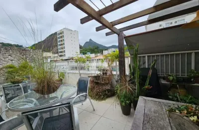 Cobertura duplex com três quartos e vaga a venda em laranjeiras