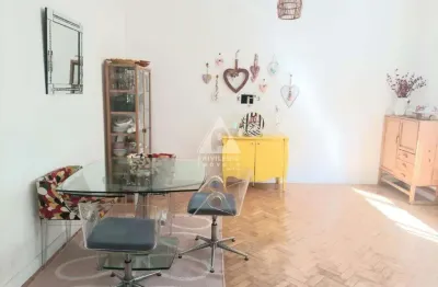 Apartamento de 3 quartos com vaga na escritura a poucos passos da praia de copacabana!