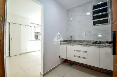 Conjugado reformado de 22m² no catete - rio de janeiro