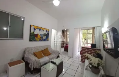 Apartamento de sala quarto, claro e arejado com cozinha integrada e área de serviço na glória