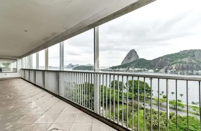 4 quartos, 6 banheiros, 2 dependências, 2 vagas, 490 m2 em rua nobre do flamengo com vista.