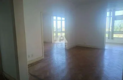 Apartamento de 3 quartos com vista maravilhosa na praia do flamengo