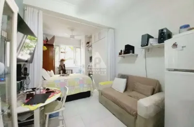 Conjugado estilo stúdio à venda no leme/rj cozinha americana, espaço para cama king e armários embutidos.