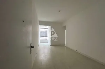 Amplo apartamento na glória, ambiente familiar, 2 quartos com dependência completa e portaria 24 horas