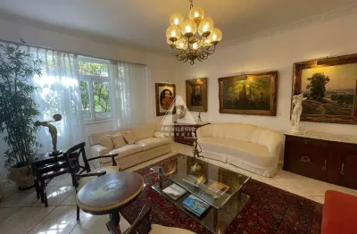 4 quartos, 2 suites, 2 banheiros, 170m2 a venda em rua nobre do flamengo.