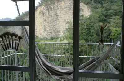 Apartamento de 58m² em condomínio com infraestrutura total com vaga e dois quartos, sala ampla em dois ambientes, varanda com vista livre.