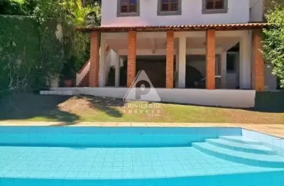 Casa ampla com 6 quartos, piscina, 2 vagas e vista livre à venda em laranjeiras – rj
