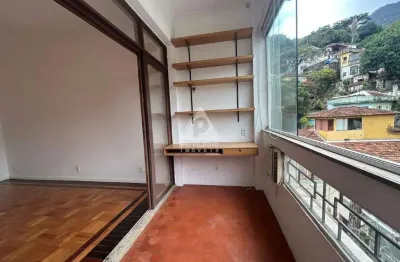 2 quartos com suíte e varanda voltada para o verde à venda no cosme velho!