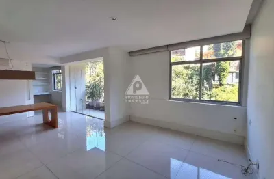 Apartamento no cosme velho de 3 quartos, 2 suítes, varanda, 2 vagas na escritura e infraestrutura no prédio