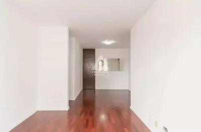 Apt 2 quartos sendo 1 suite, com dependencia completa e vaga de garagem