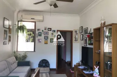 Apartamento 2 quartos com varanda e dependência completa na glória