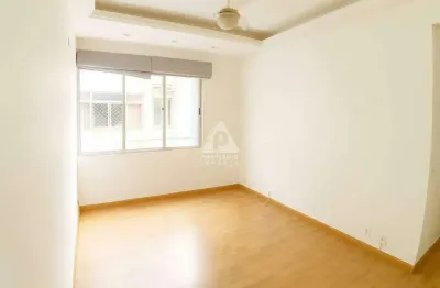 Apartamento reformado de 2 quartos à venda na glória, com 86m²