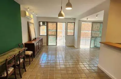 Apartamento 3 quartos (1 suíte) reformada assinada por arquiteto no bairro do cosme velho