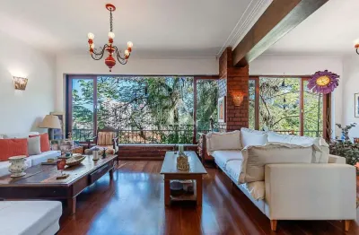 Casa triplex, 4 quartos, 2 suites, loft, 1 vaga 295m2, + área verde com churrasqueira, a venda, em laranjeiras.