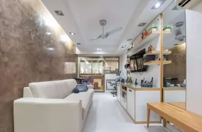 Apartamento no catete reformado de 2 quartos com suíte e varanda, vaga na escritura!