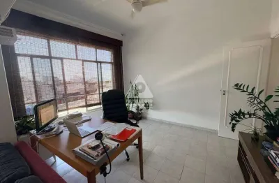 2 quartos, 1 banheiro, dependência completa, 91 m2 com vaga no Leblon.