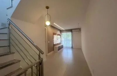 Cobertura duplex Reformada com piscina, 2 vagas em prédio com infraestrutura completa