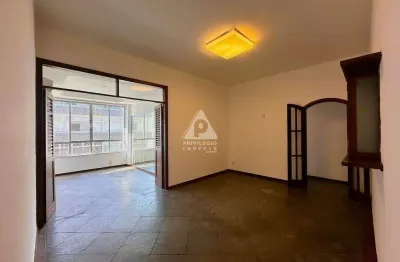 3 quartos em Laranjeiras, localizado em rua nobre e silenciosa, ao lado do Clube do Fluminense.