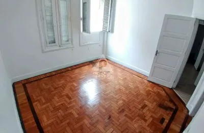 Oportunidade no centro, 3 quartos com dependência em prédio misto.