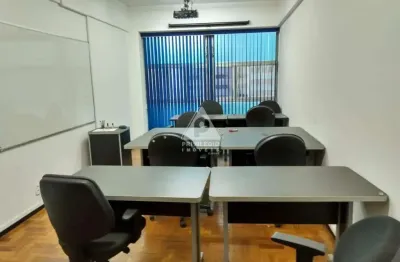 Sala prática e funcional no edifício central – ideal para o seu escritório!