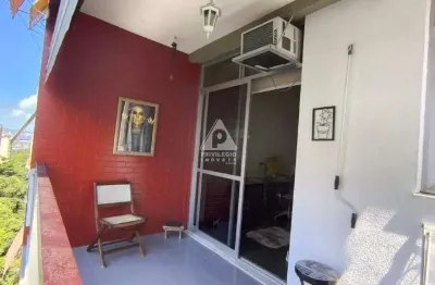 Apartamento com 75m², varanda e vaga à venda na glória