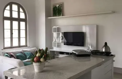 Charmoso apartamento reformado e mobiliado com pé direito alto próximo a zona sul a venda no rio