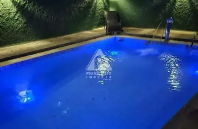 Casa duplex com 4 quartos e piscina em paquetá!!! 128m²