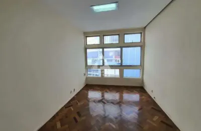 Andar inteiro com 3 salas amplas e 2 banheiros no centro do rio excelente oportunidade !