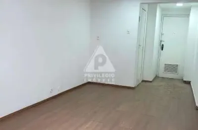 Sala comercial em centro, rj – 25 m², laminado, 1 banheiro, pronta para usar