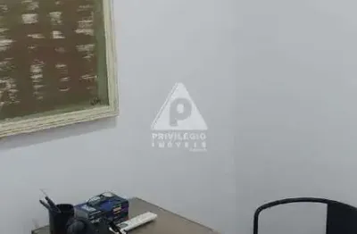 Privilégio imóveis vende sala toda reformada no centro do rio
