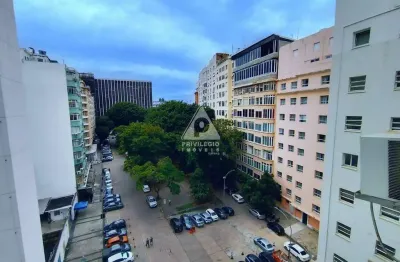 Apartamento de 49m² no centro do rio de janeiro — portaria 24h, sol da manhã