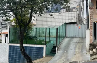 Aluga-se excelente apartamento de 03 quartos no santo antônio