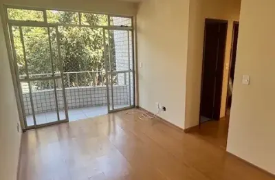 Aluga-se excelente apartamento de 2 quartos no estorile em belo horizonte