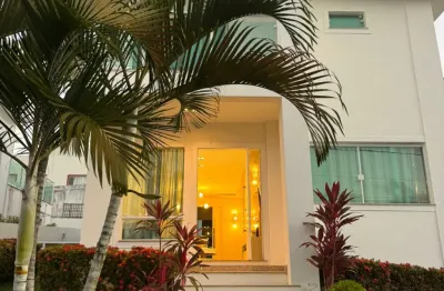 Casa a venda 4 suítes alto padrão   porteira fechada  energia solar  em abrantes