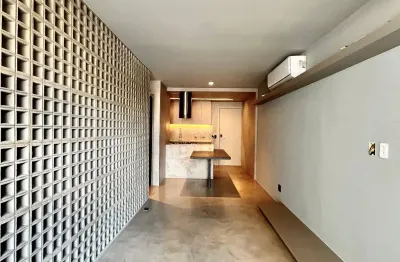 Apartamento reformado de 1/4 com 54 m² à venda no caminho das árvores