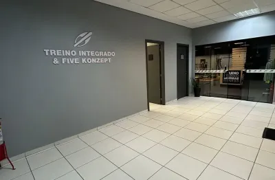 Área com 4 divisões de tamanhos diferentes. perfeita para consultório.