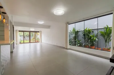 Sobrado com 1 suíte mais 3 quartos à venda no bairro saguaçu
