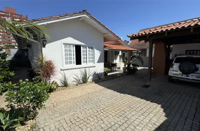 Casa plana com 1 suíte mais 2 quartos à venda no bairro anita garibaldi