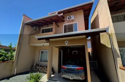 Sobrado geminado com 1 suíte mais 2 quartos à venda no bairro itajuba