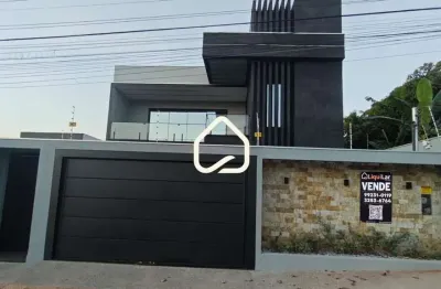 Sobrado com 5 suítes - acabamento e localização excepcional.