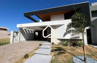 Casa de alto padrão com 3 suítes, piscina e energia fotovoltaica em condomínio fechado