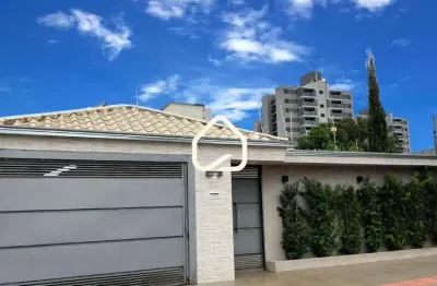 Casa térrea no bairro tiradentes com 2 suítes, piscina, varanda gourmet e energia fotovoltaica