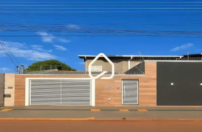 Sobrado completo com piscina aquecida e energia solar — jardim das nações