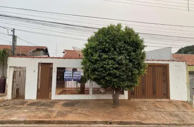 Casa térrea + edícula na região do bairro maria aparecida pedrossian (samambaia)