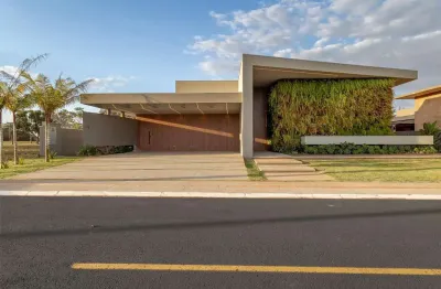 Casa Térrea de Alto Padrão em Condomínio de Luxo com 4 Suítes, Piscina Aquecida e Campo de Golfe em Campo Grande-MS